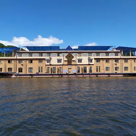 фараон Szálloda