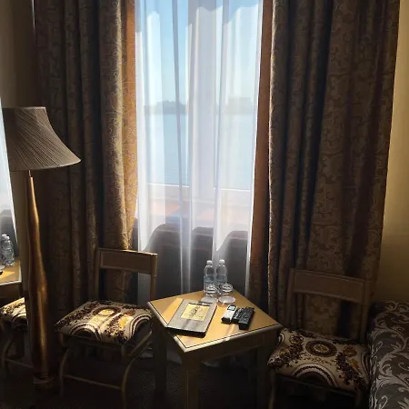 фараон Szálloda 4*